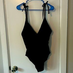 Low back cheeky swim suit